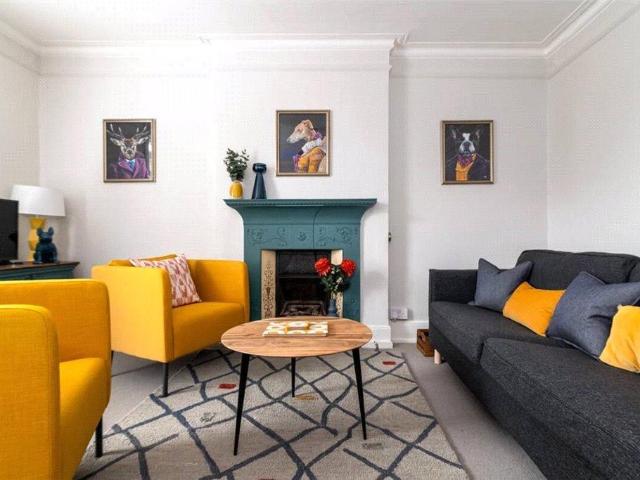Flat for sale in London Borough of Hounslow, Strand