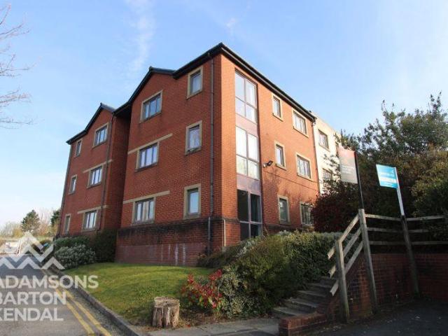 Flat for sale in Lady House, Burnedge