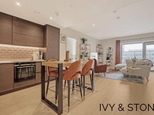Flat for sale in Silvertown, Greater London