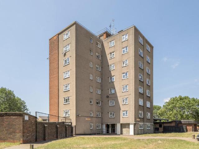 Flat for sale in London Borough of Ealing, Greater London