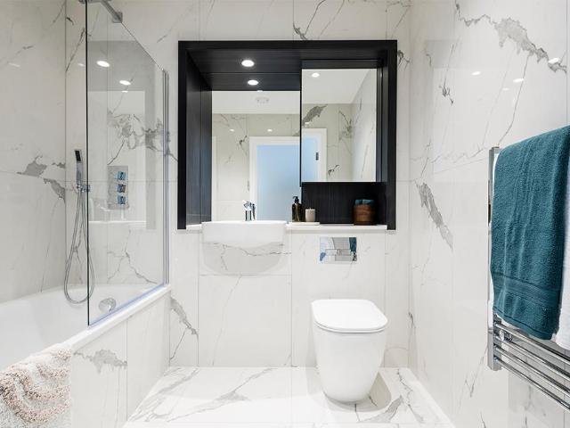 Flat for sale in New Cross Gate, London