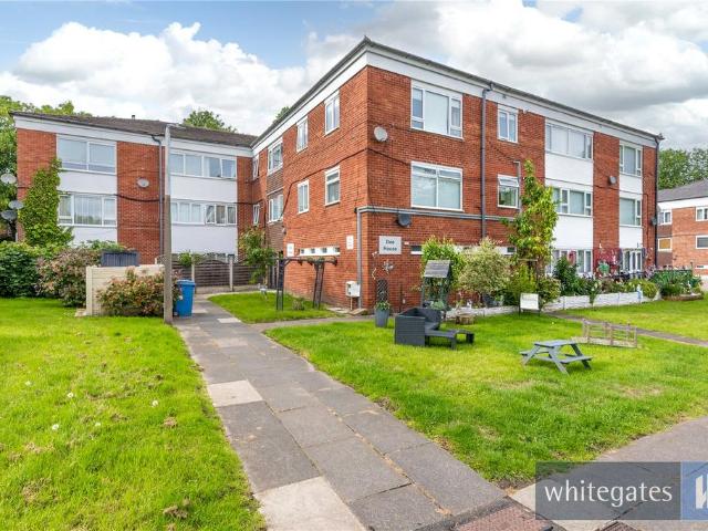 Flat for sale in Calderstones