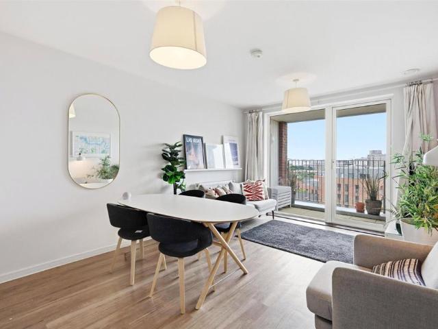 Flat for sale in Canning Town, Greater London