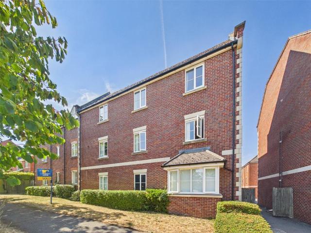 Flat for sale in Woolstrop, Gloucester