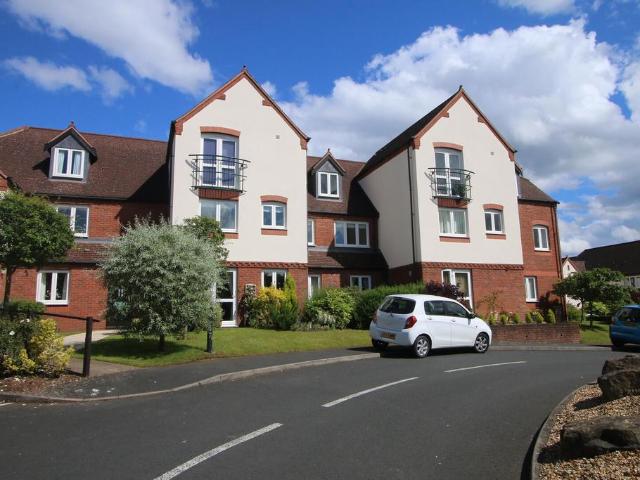 Flat for sale in Bromsgrove, Worcestershire