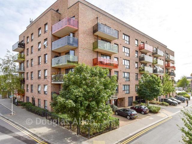 Flat for sale in Upper Walthamstow, Greater London