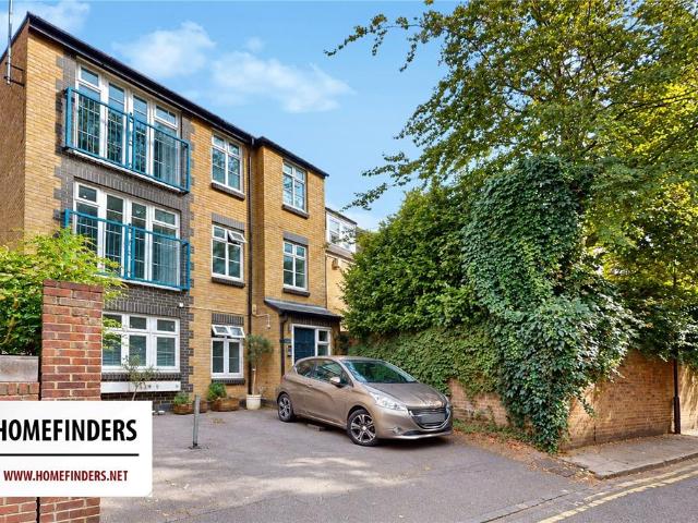Flat for sale in London Borough of Hackney, Greater London