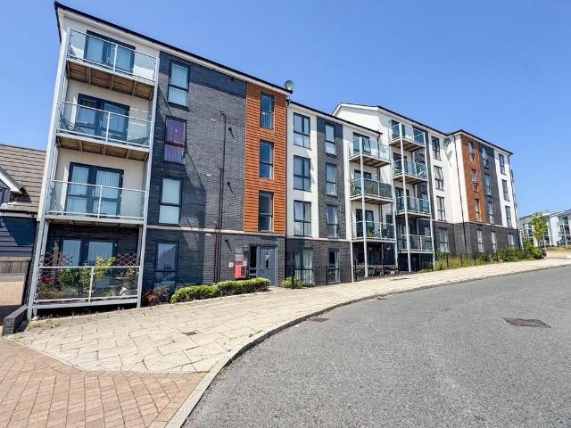 Flat for sale in Charlton Hayes, Patchway