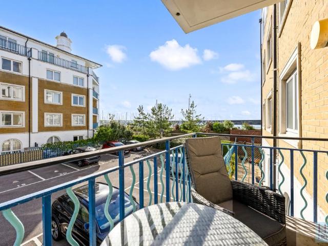 Flat for sale in Roedean