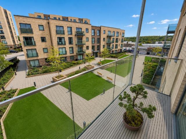 Flat for sale in Spring Park, Luton