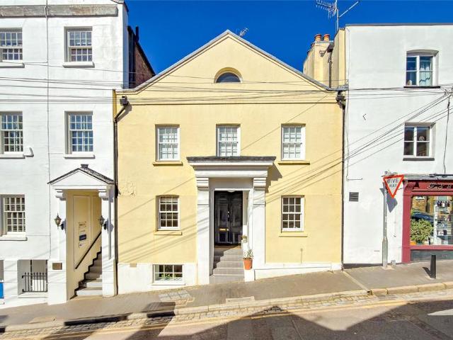 Flat for sale in St Albans, Five Acres