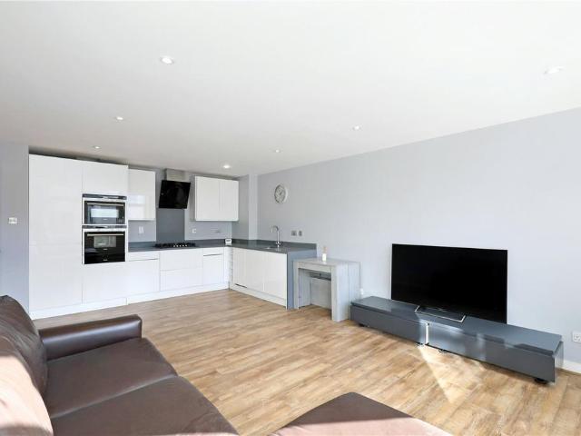 Flat for sale in London Borough of Ealing, Greater London