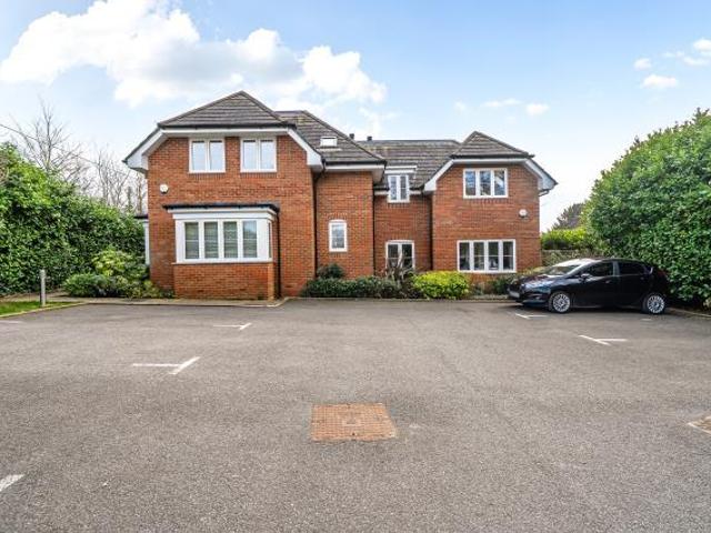 Flat for sale in Chesham, Asheridge