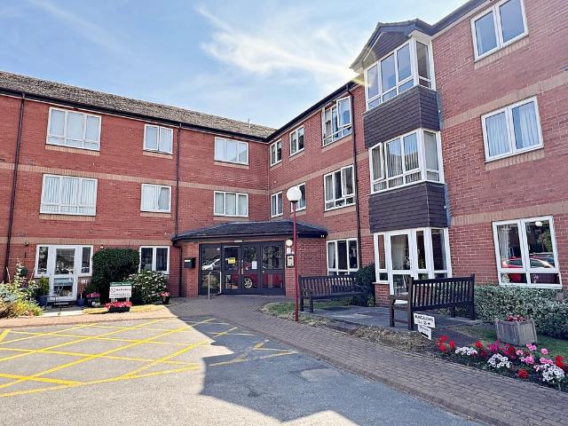 Flat for sale in Green Close, Warwickshire