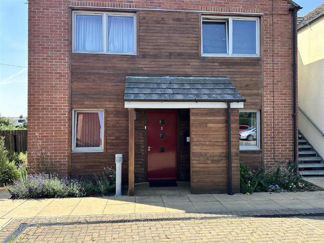 Flat for sale in Pickering, North Yorkshire