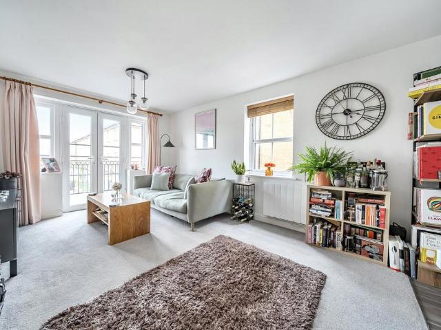 Flat for sale in North End, Greater London