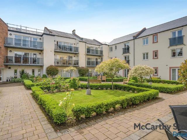 Flat for sale in Fell Lane