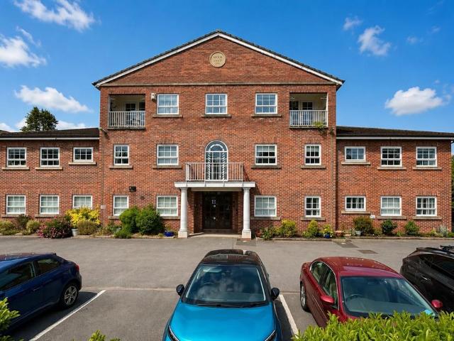 Flat for sale in Cheadle, Greater Manchester