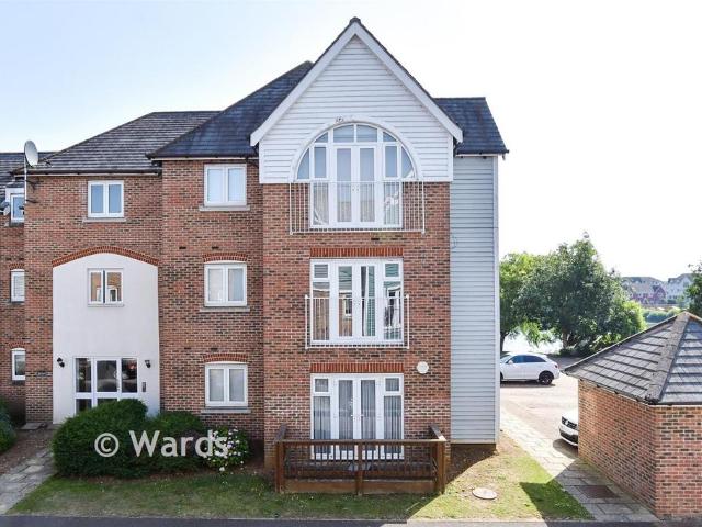 Flat for sale in Bourne Vale, Kent