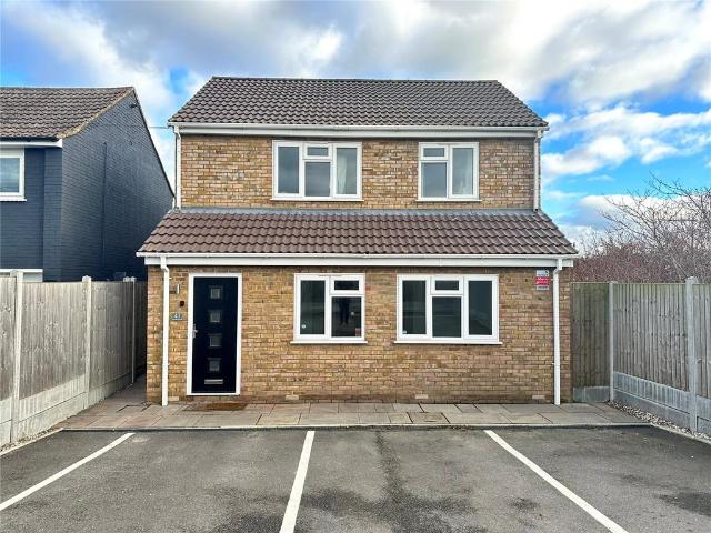 Flat for sale in Steeple View, Essex