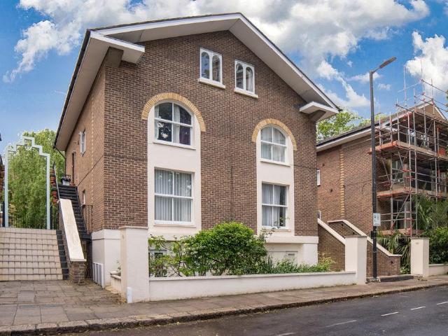 Flat for sale in Maida Vale, Greater London