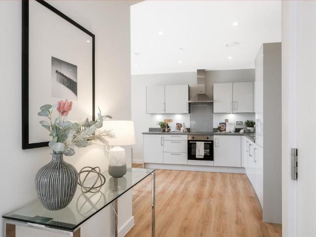 Flat for sale in London Borough of Croydon, Selhurst