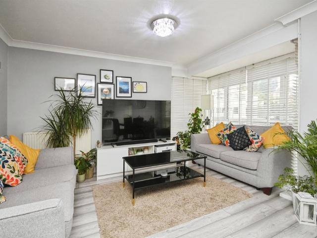 Flat for sale in Warley, Brentwood