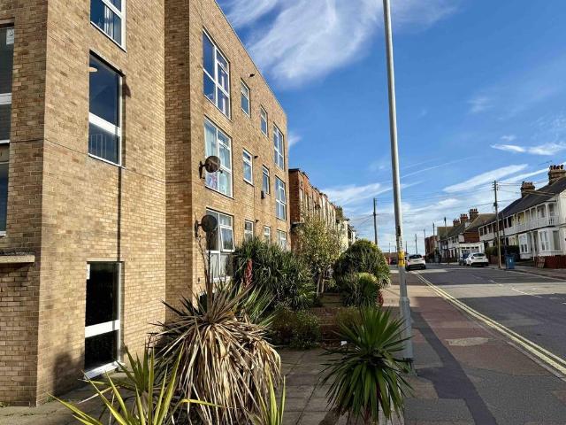 Flat for sale in Felixstowe, Eastbridge