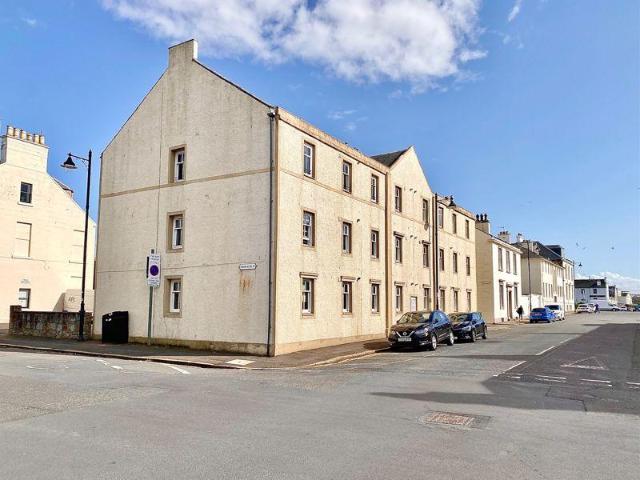 Flat for sale in Ayr, Fort