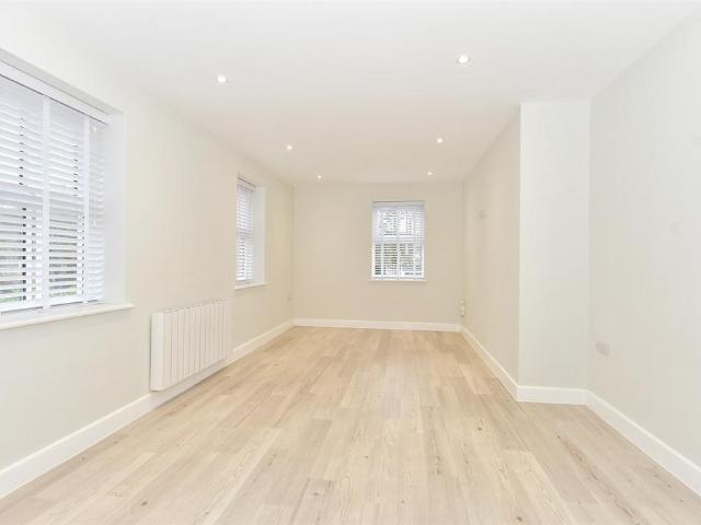 Flat for sale in Bolton Low Houses, Hampshire