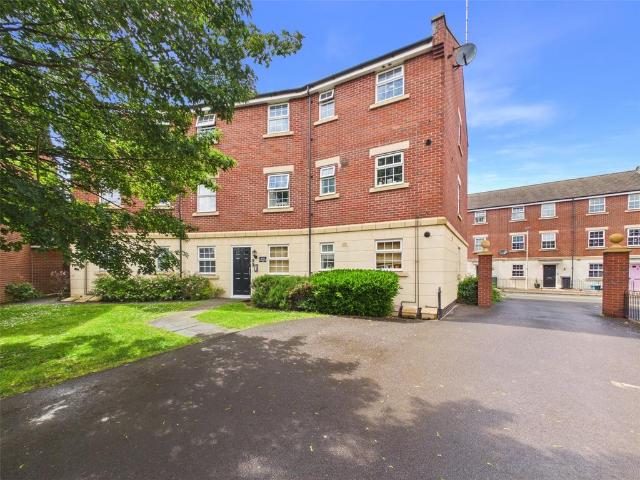 Flat for sale in Gloucester, Gloucestershire