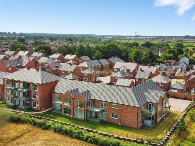 Flat for sale in Kettlebrook, Staffordshire