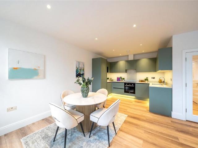 Flat for sale in Northwood, Greater London