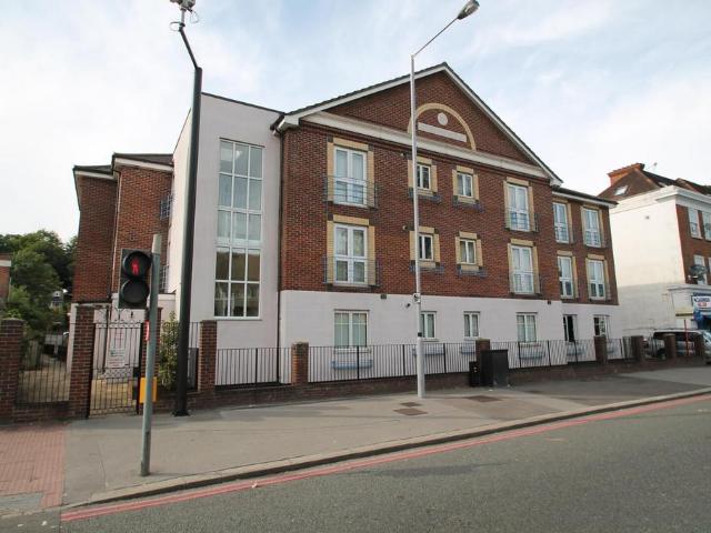 Flat for sale in London Borough of Croydon, Greater London
