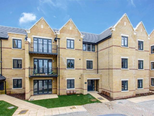 Flat for sale in North Watford, Watford