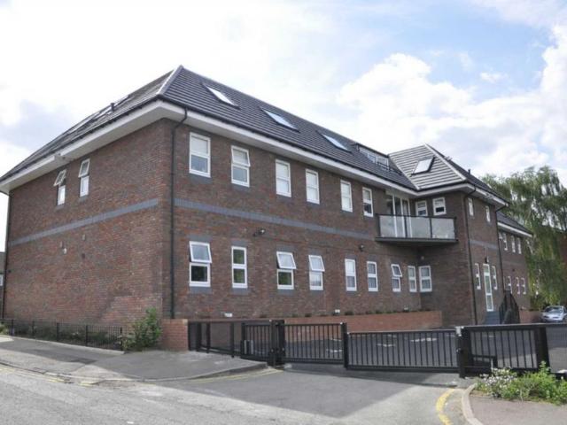 Flat for sale in Potters Bar, Oakmere