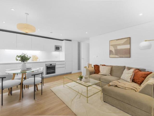 Flat for sale in Paddington, Greater London