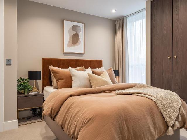 Flat for sale in Islington, Calderstones