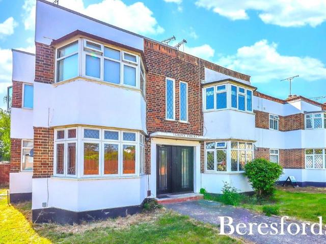 Flat for sale in Corbets Tey, Greater London