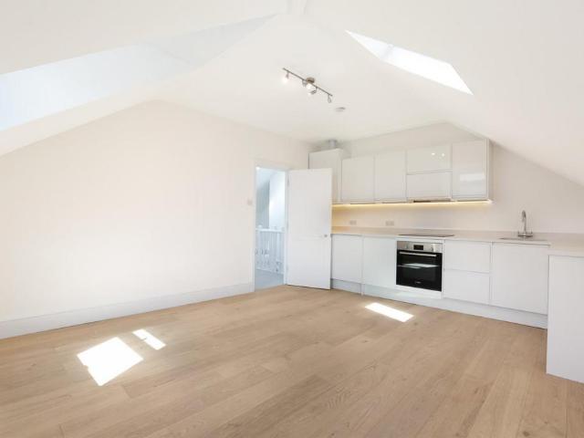Flat for sale in West Norwood, Greater London