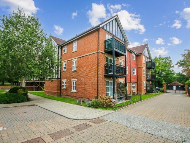 Flat for sale in Blackwell, Mid Sussex