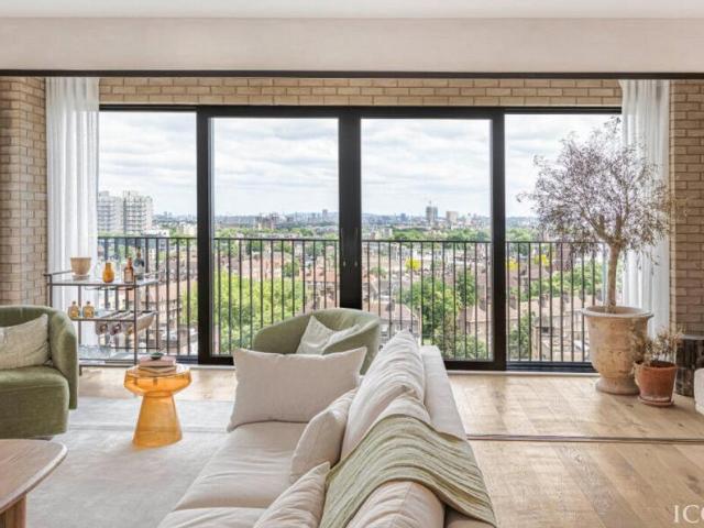 Flat for sale in South Lambeth, Greater London