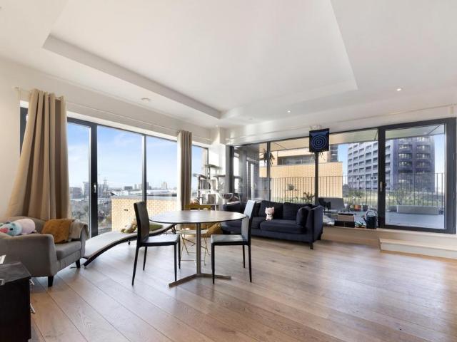Flat for sale in London City Island, Blackwall