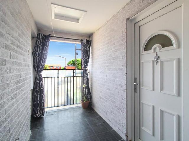 Flat for sale in Alton Barnes, Essex