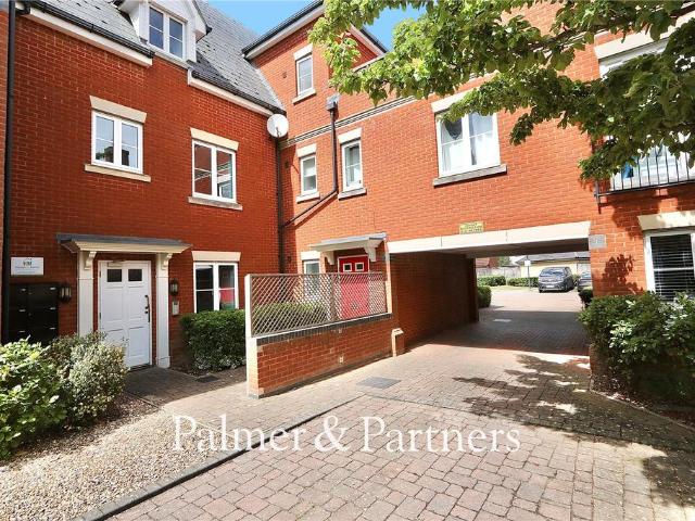 Flat for sale in Ravenswood, Key Street