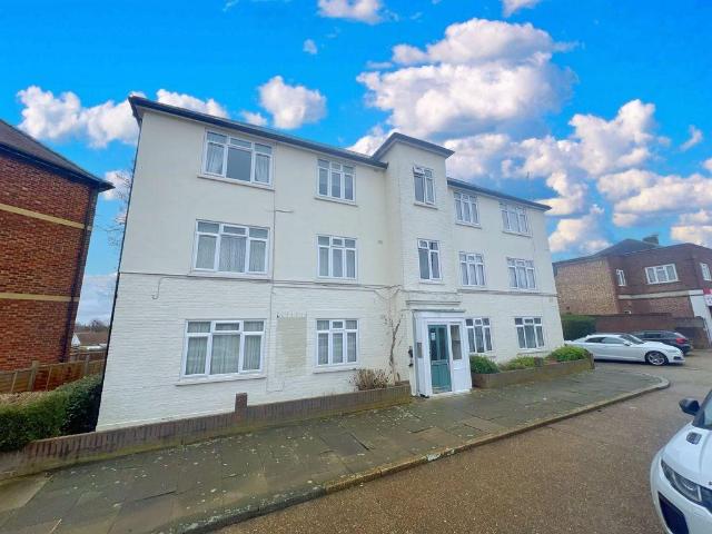 Flat for sale in London Borough of Ealing, Greenford