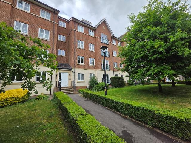 Flat for sale in Walton, Aylesbury
