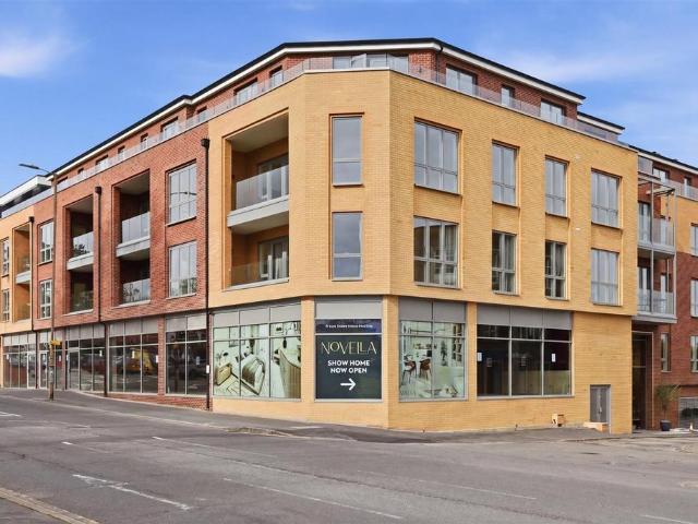 Flat for sale in Chigwell, Epping
