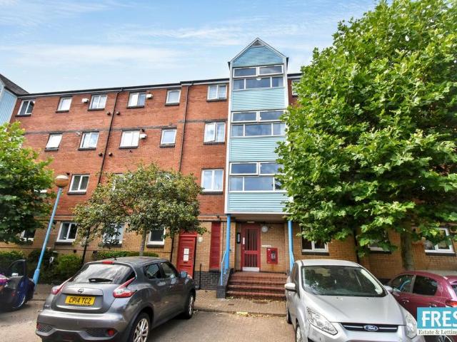 Flat for sale in SA1 Swansea Waterfront, Nangreaves