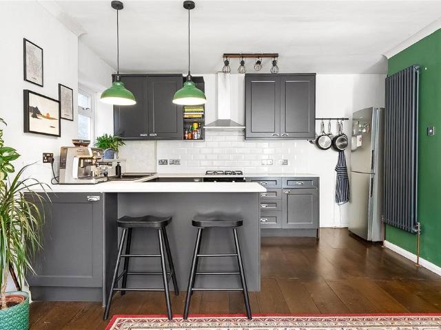 Flat for sale in London Borough of Wandsworth, Greater London